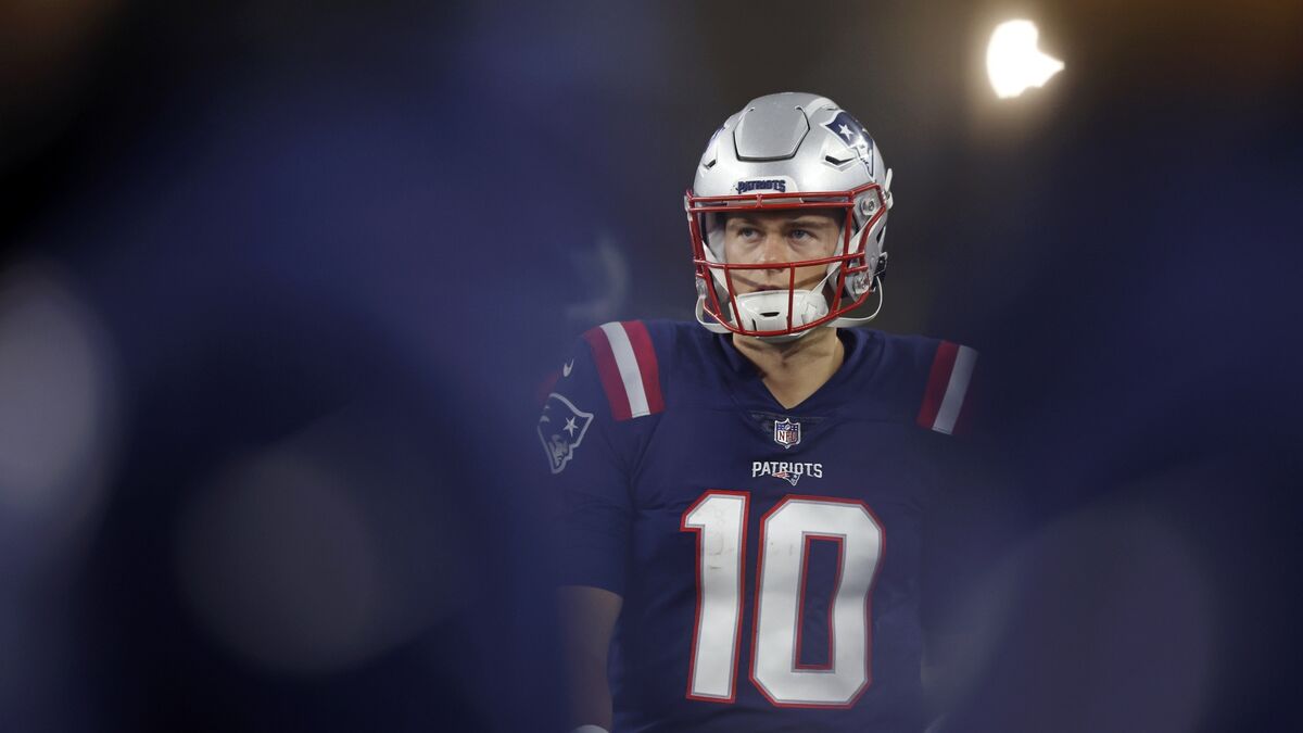 New England Patriots quarterback Mac Jones plays against the Chicago Bears  during the first half of an NFL football game, Monday, Oct. 24, 2022, in  Foxborough, Mass. (AP Photo/Michael Dwyer Stock Photo 