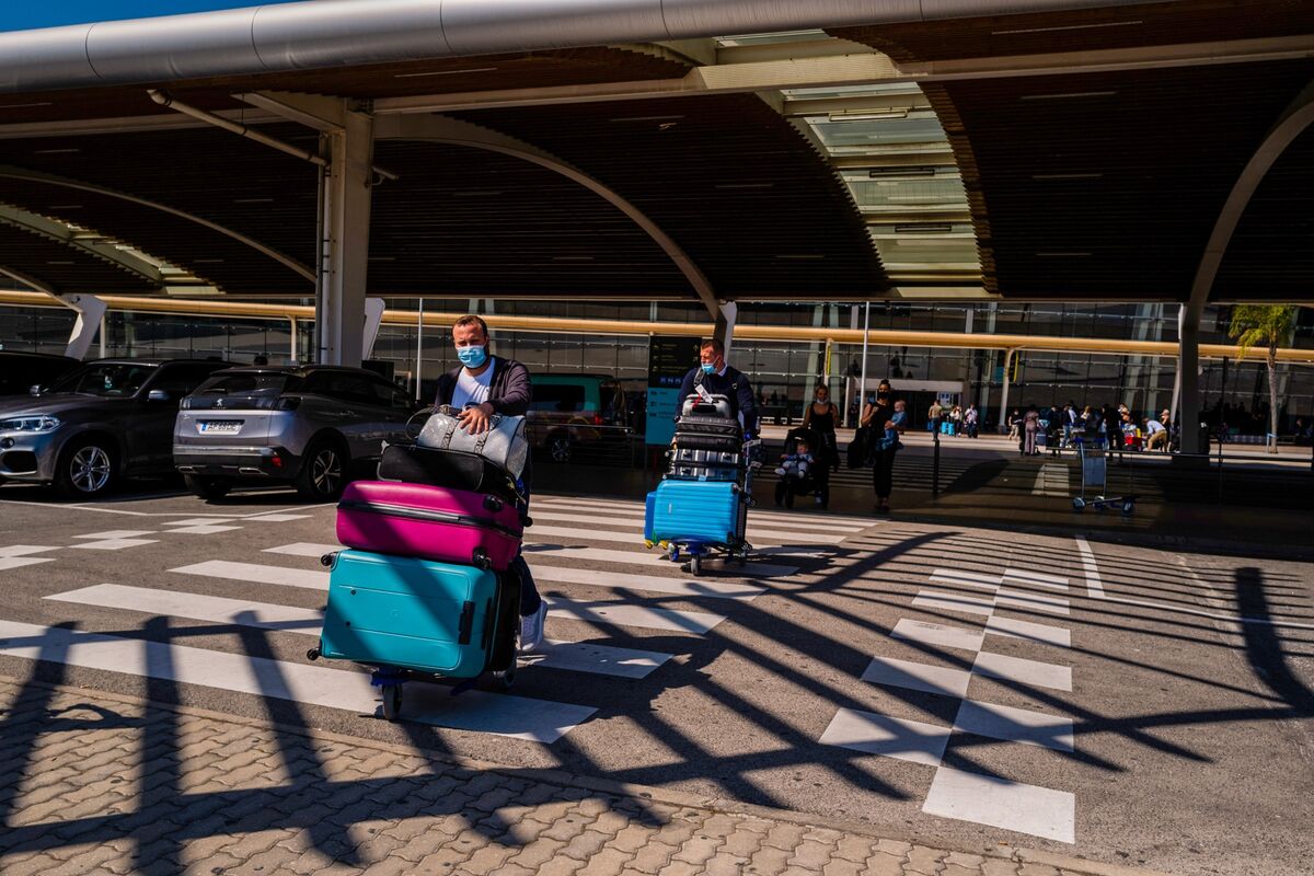 Portugal, UK Travel Covid Rules 14Day Quarantine on Unvaccinated UK