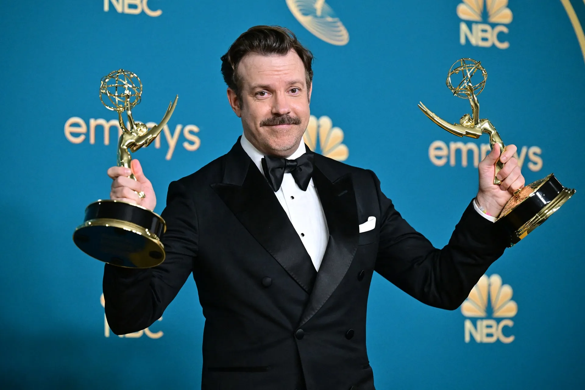 Jason Sudeikis poses with Emmy Awards for "Ted Lasso" during the 74th Emmy Awards&nbsp;in Los Angeles,&nbsp;in 2022.
