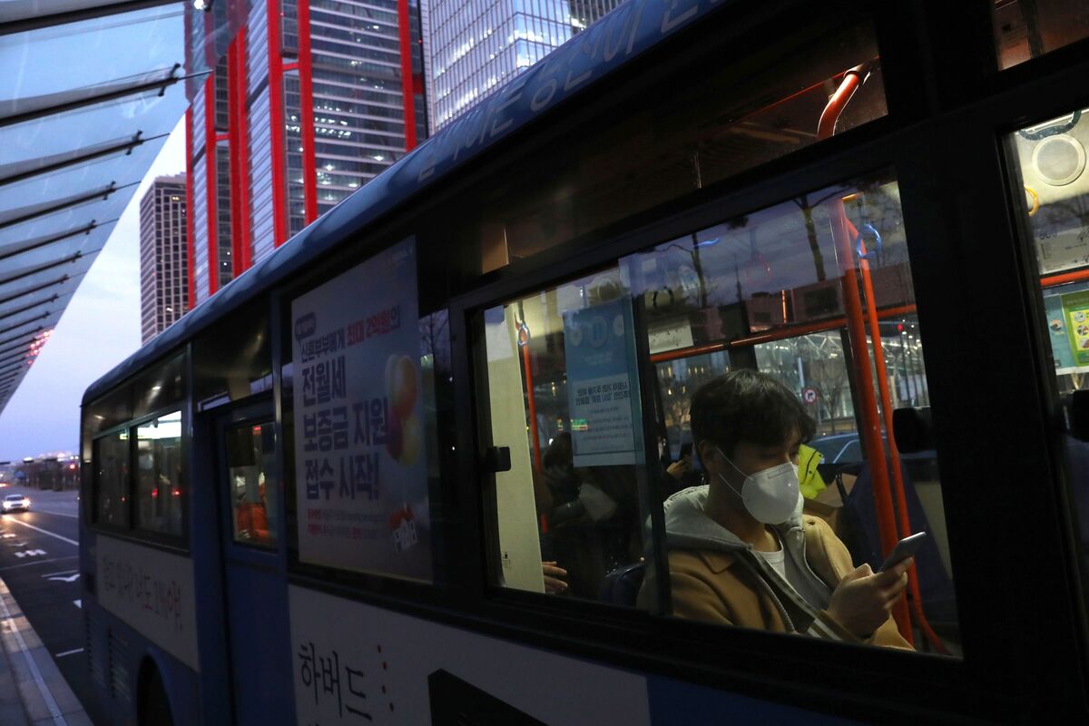 Seoul Bus Drivers Strike for First Time in 12 Years for Pay Hike
