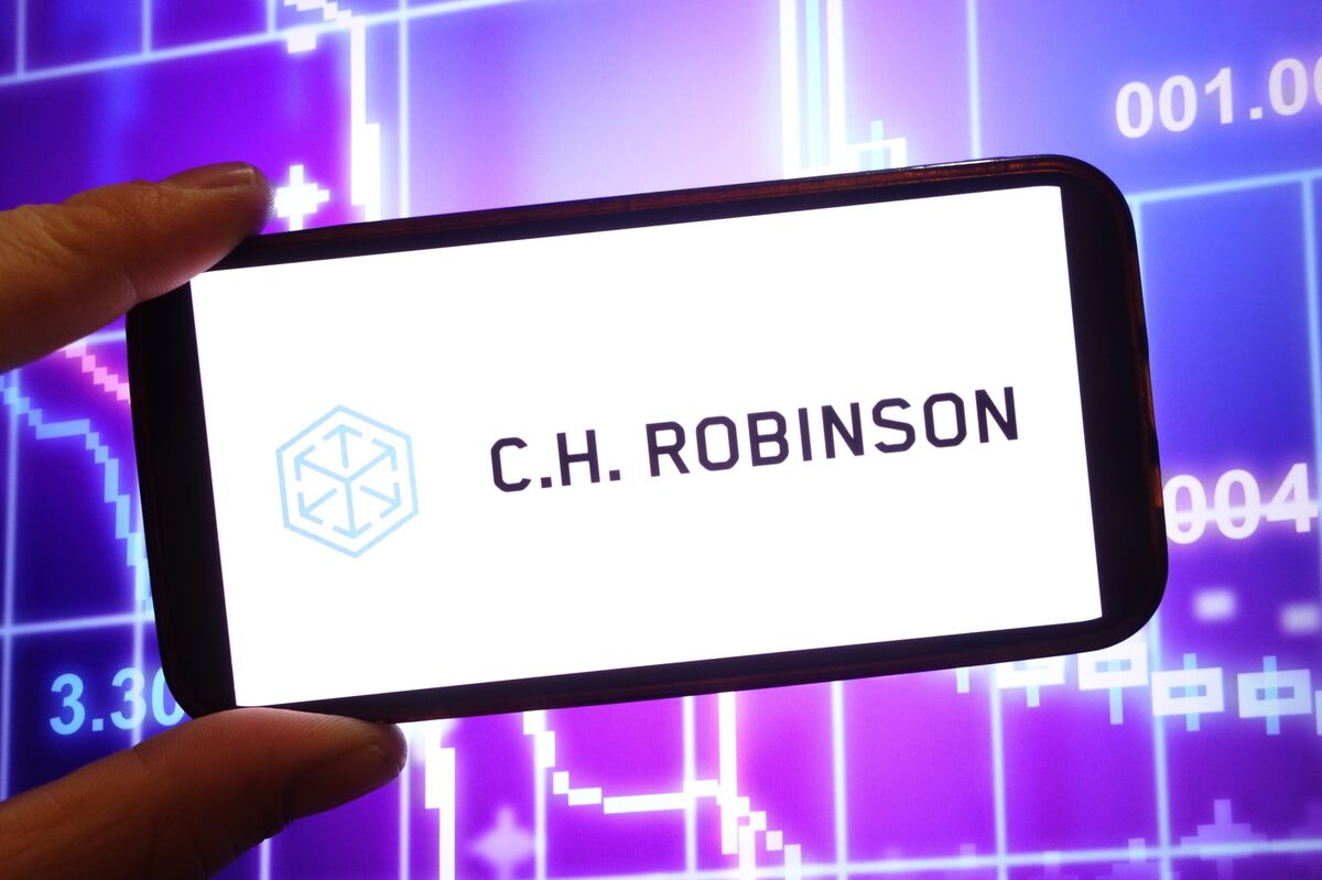 Wall Street’s Love of AI Cost Cuts Spurs C.H. Robinson Rally