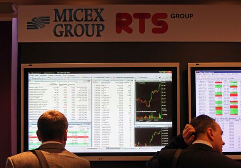 Russia Bourse Said to Shun London in $500 Million Moscow IPO
