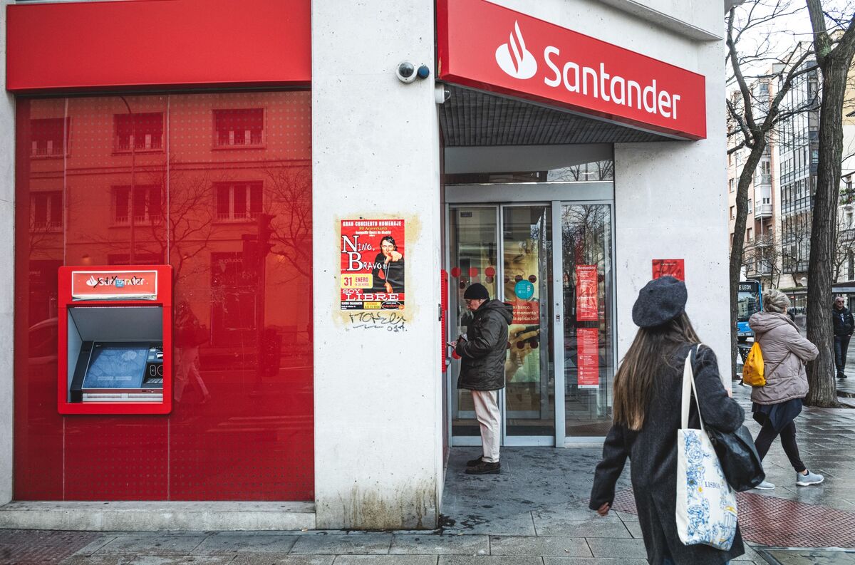 Santander Pitches Buy Now, Pay Later Loan Risk to Investors