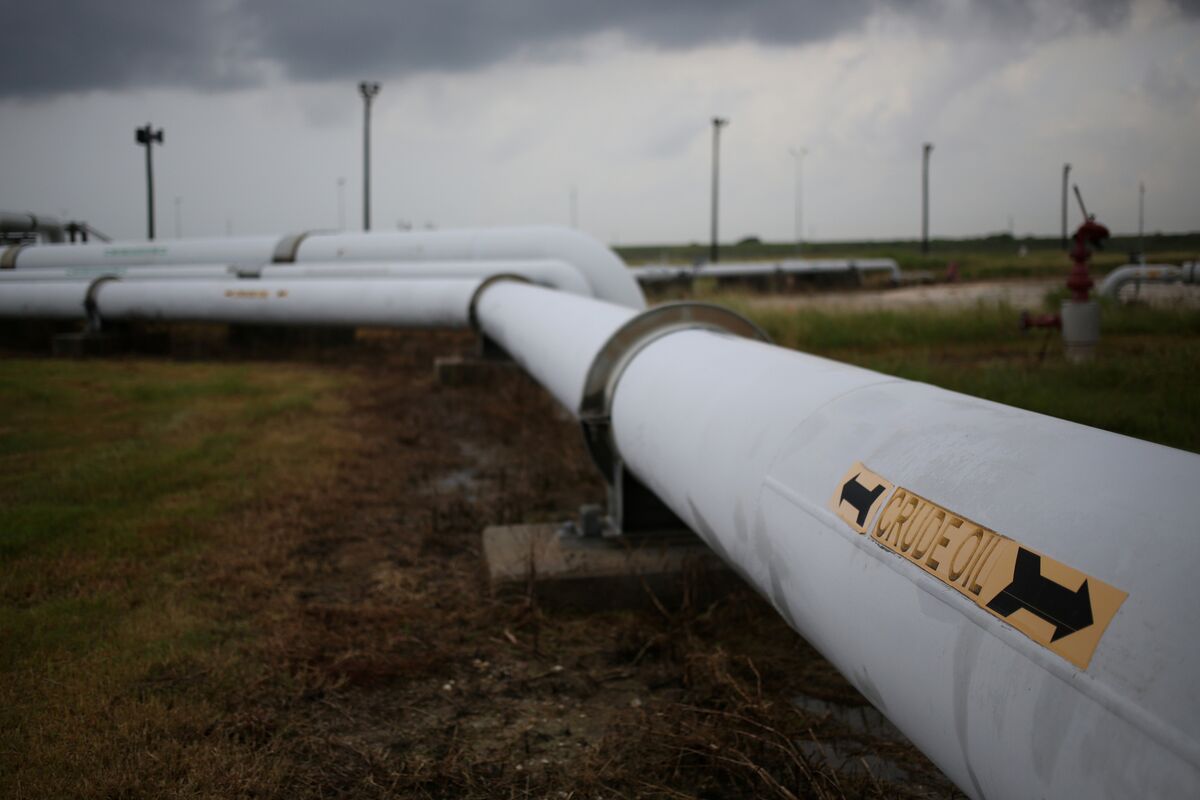 Biggest Oil ETF Has Record Outflow on Thawing Geopolitical Risks