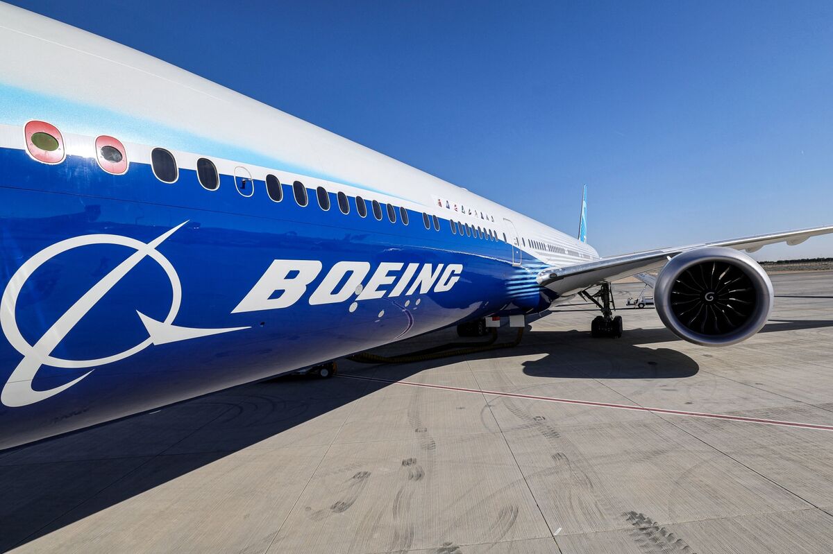 Boeing’s Cascade of Mishaps Fails to Deter Wall Street Backers