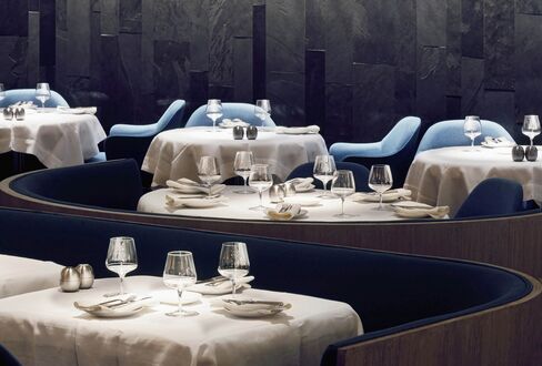 1467869045_empty restaurant