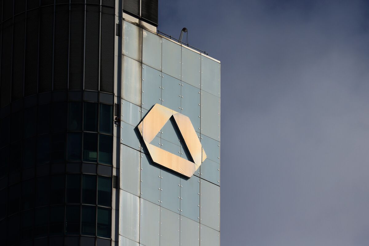 Commerzbank Speeds Up Planning Amid Potential UniCredit Bid