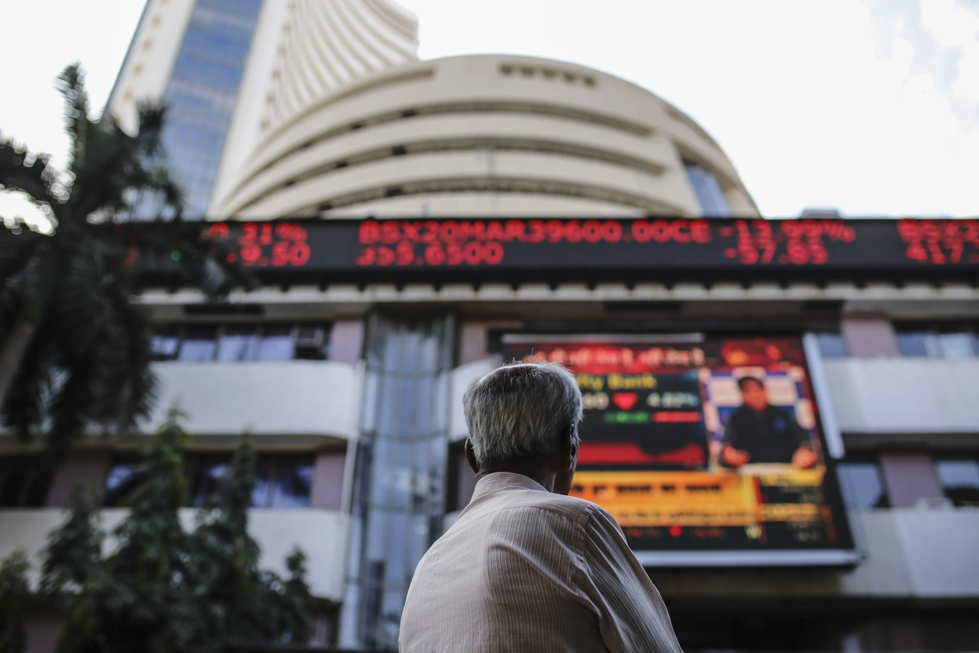 India Sees No Need for Immediate Steps to Counter Market Panic
