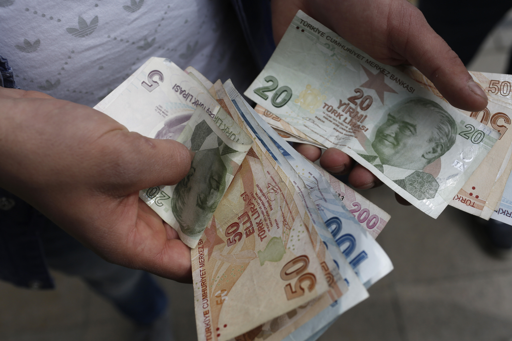 Turkish Lira Seen Outperforming Peers on Central Bank Backstop Bloomberg