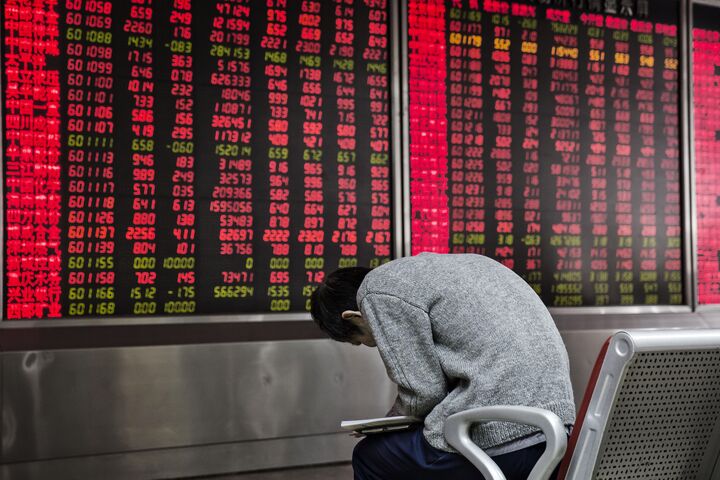 Chinese Stocks Drop As U.S. Considers Limiting Investor Flows - Bloomberg