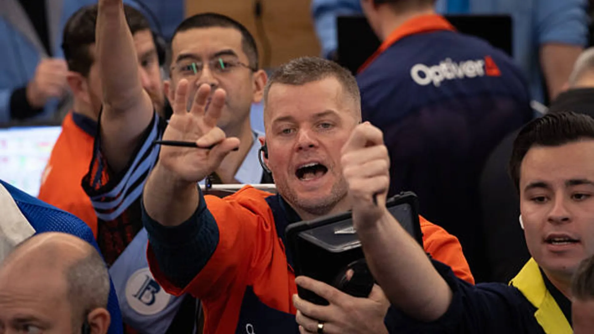 Watch Stocks Rise as Iran War Clouds Growth Outlook - Bloomberg Kép