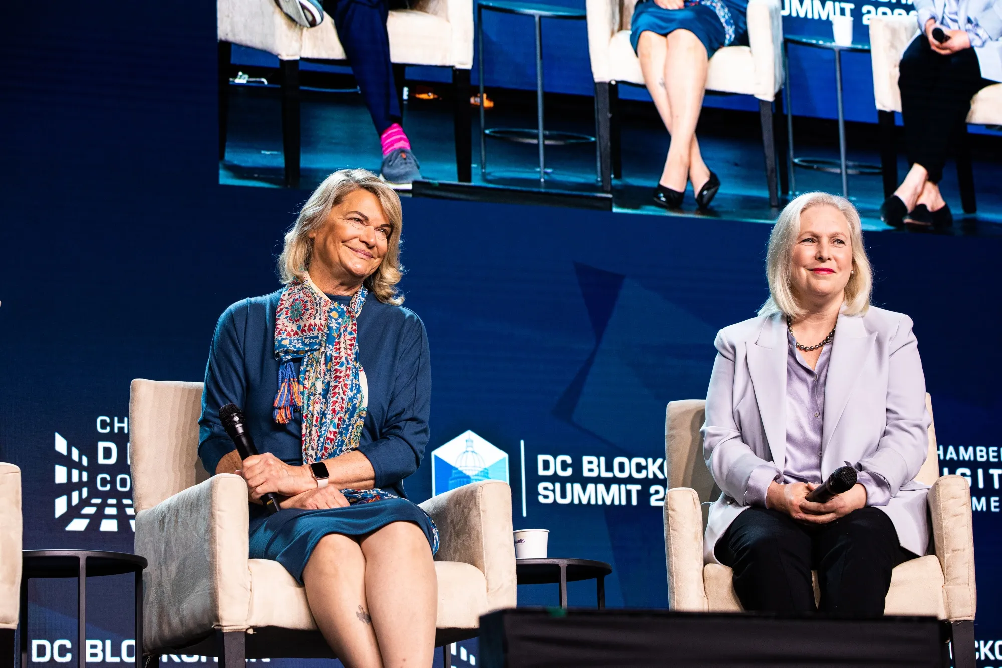 Senators Cynthia Lummis, left, and&nbsp;Kirsten Gillibrand&nbsp;during the DC Blockchain Summit.
