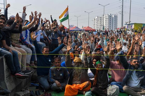 Delhi Fortifies Borders, Arrests Dozens as Farm Protests Simmer