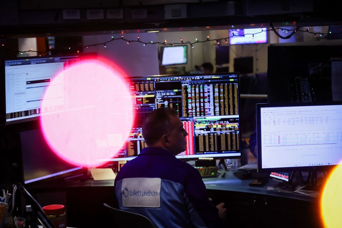 What Bubble? Asset Managers in Risk-On Mode Stick With Stocks