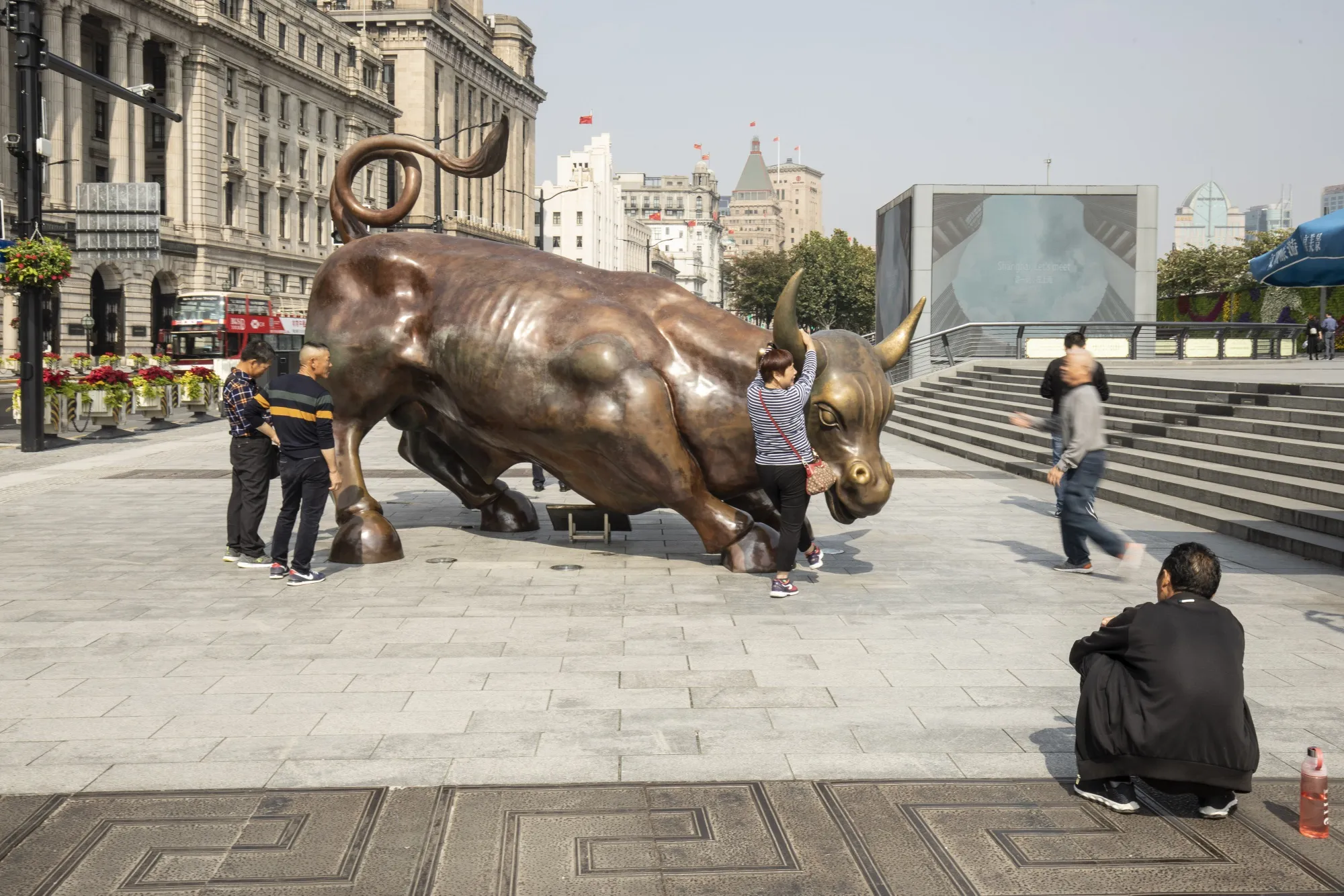 Chinese Stocks Continue Wild Ways as Financials Lead Rebound