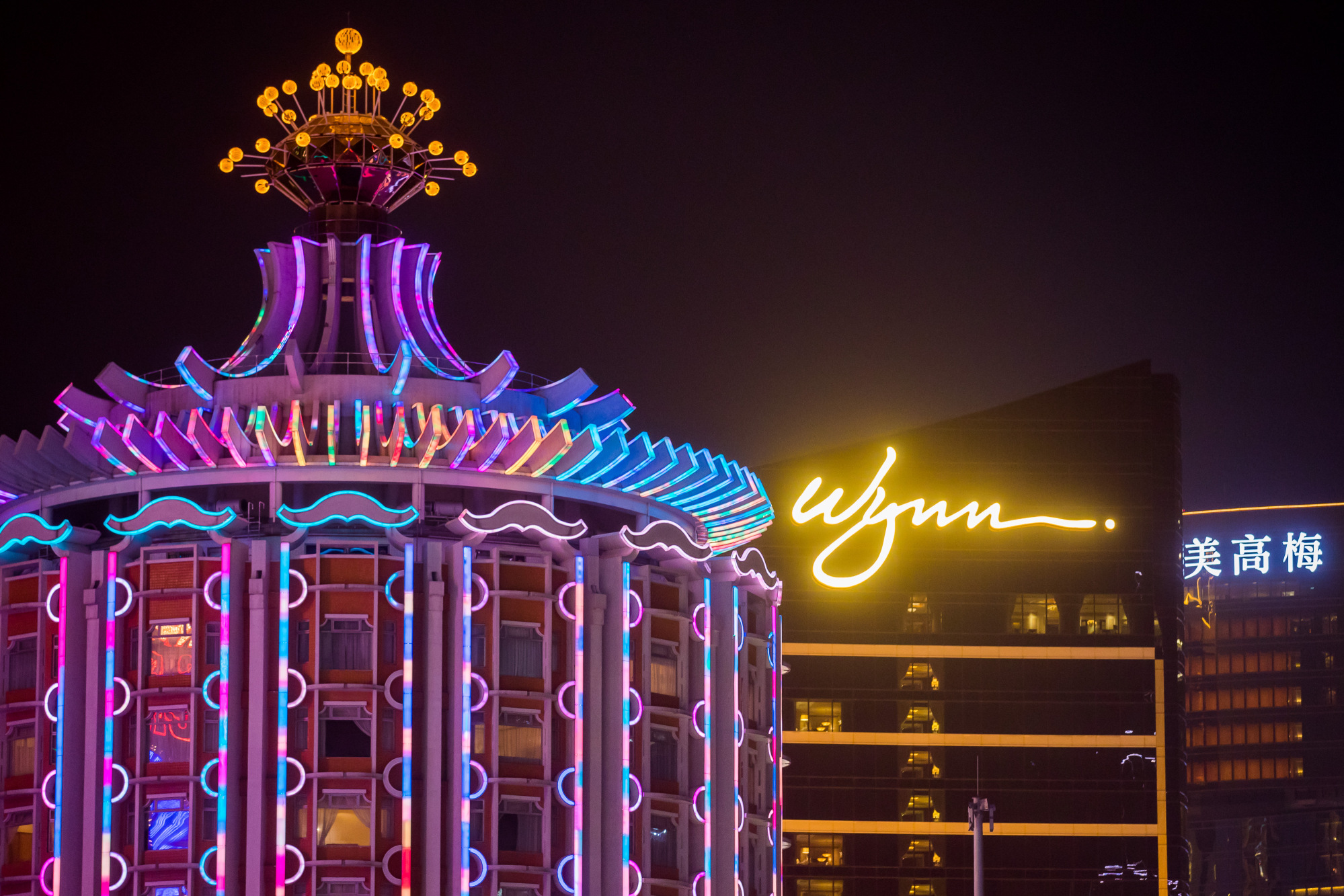 Wynn and MGM Surge After Macau Casino Operators Get New Licenses - Bloomberg