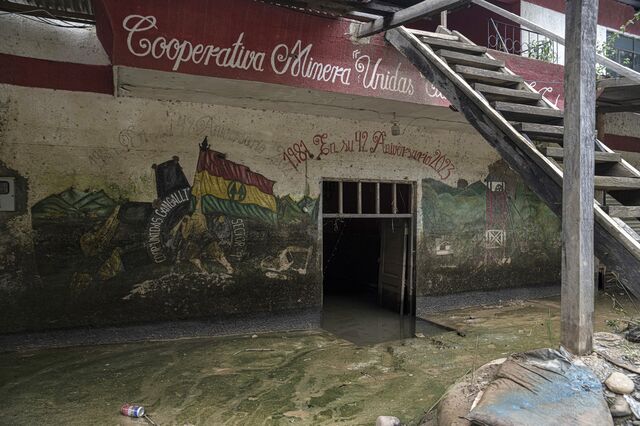 Outside the Cangalli gold cooperative office the grounds are covered in sludge. 