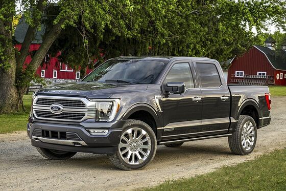 Ford’s Switch to New F-150 Spurs Double-Digit Sales Drop