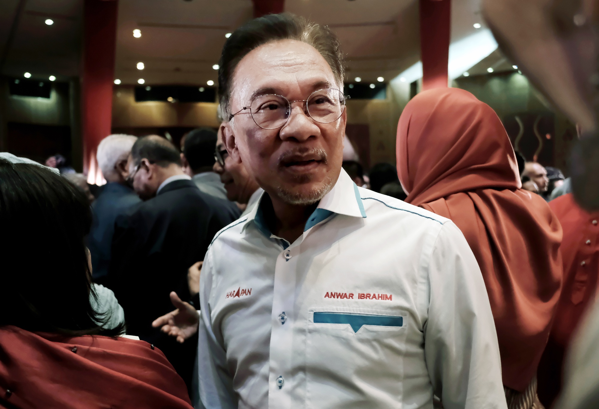 Anwar Faces Uproar in Malaysian Party Over Sex Video Fight