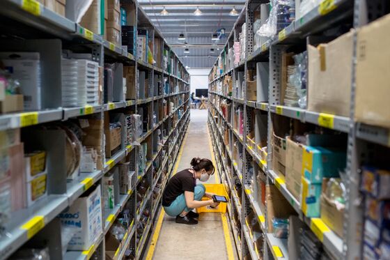 Alibaba, Warburg Want Piece of Vietnam’s Online Boom