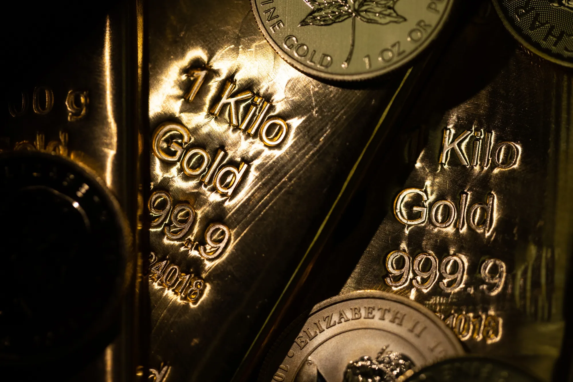 Gold bars and one ounce gold coins at a bullion dealer&nbsp;in London, UK.