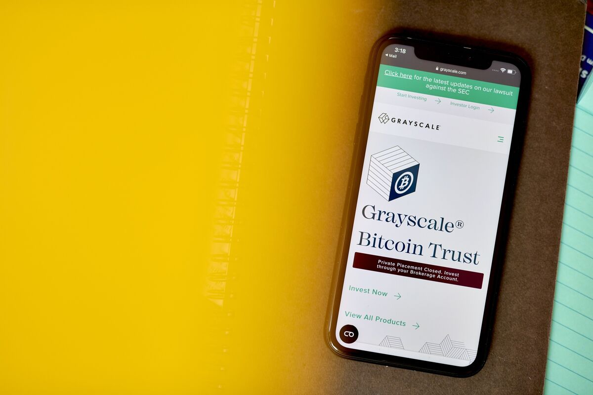 Grayscale (GBTC) Faces Fee War With BlackRock in Spot-Bitcoin (BTC) ETF  Race - Bloomberg