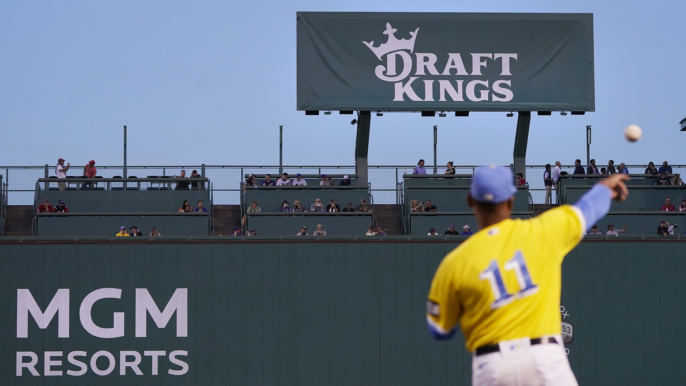 DraftKings Sportsbook at Wrigley Field Aims to Hook MLB Fans - Bloomberg