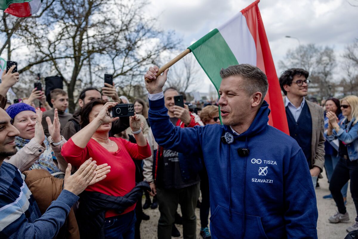 Magyar Vows to Oust Orban’s Allies If He Wins Hungarian Vote
