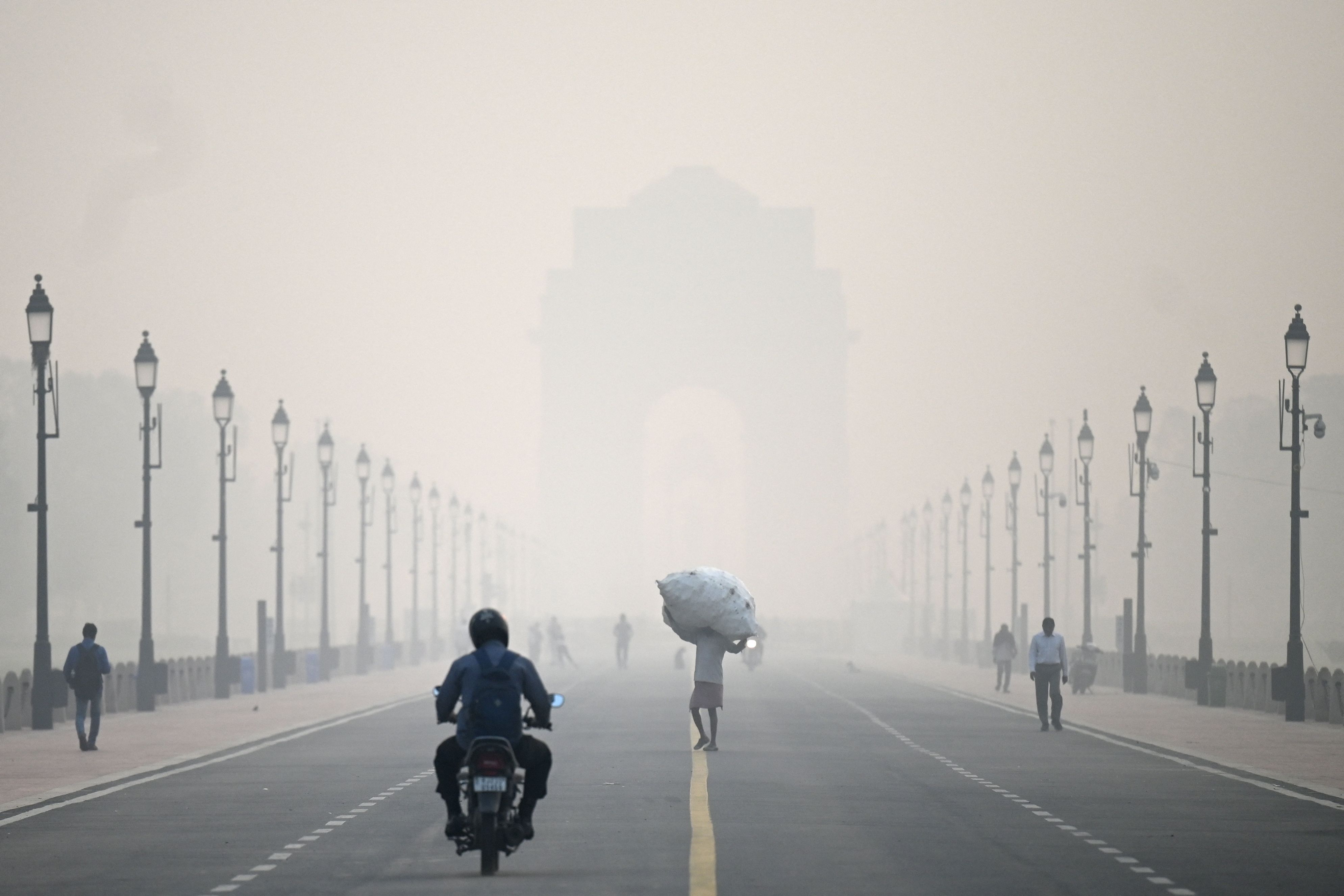 Smoggy conditions in New Delhi on Nov. 1.