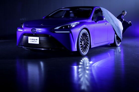 Toyota Plans 10-Fold Boost to Hydrogen Bet With Restyled Sedan