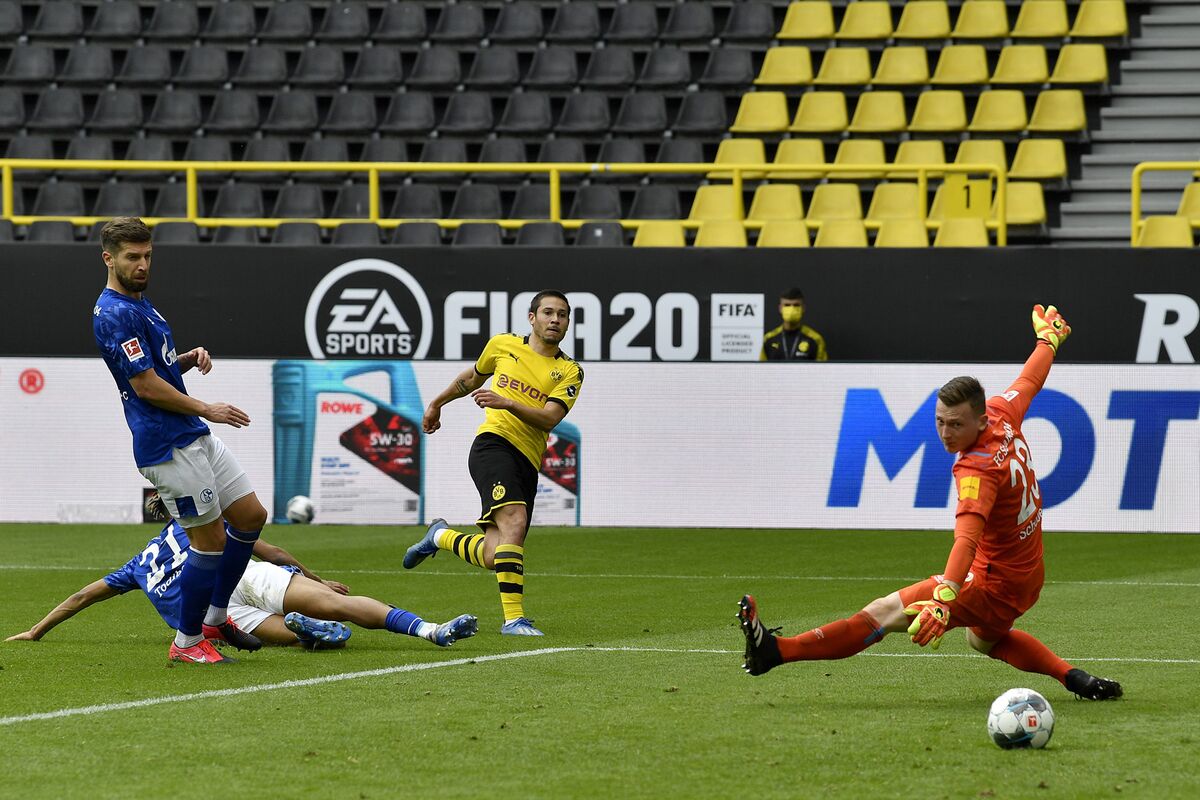 Soccer Reboot In Germany No Fans Lonely Goal Celebrations Bloomberg