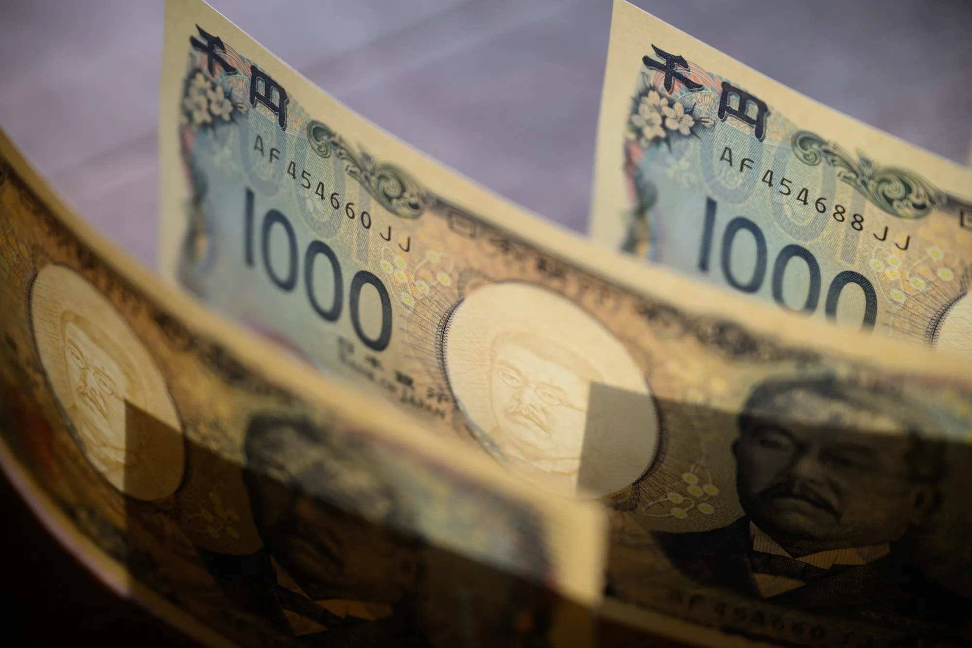 Yen Strengthens, JGB Futures Fall on Growing BOJ Rate Hike Bets - Bloomberg