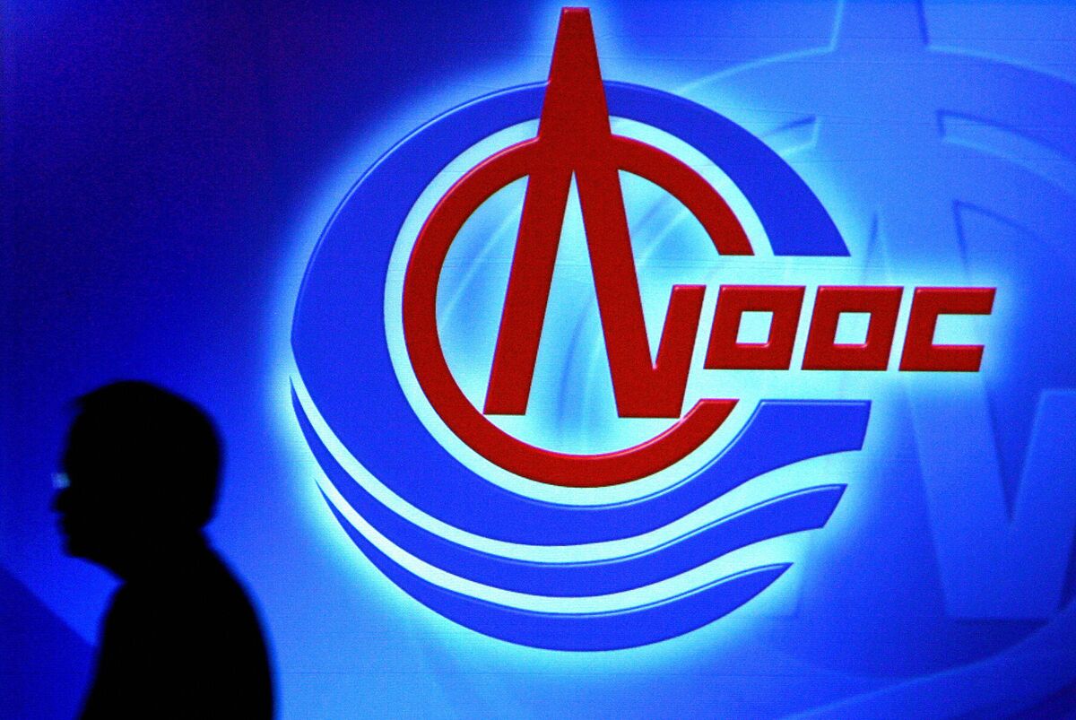 Cnooc’s Profit Drops as Low Oil Prices Counter Output Growth