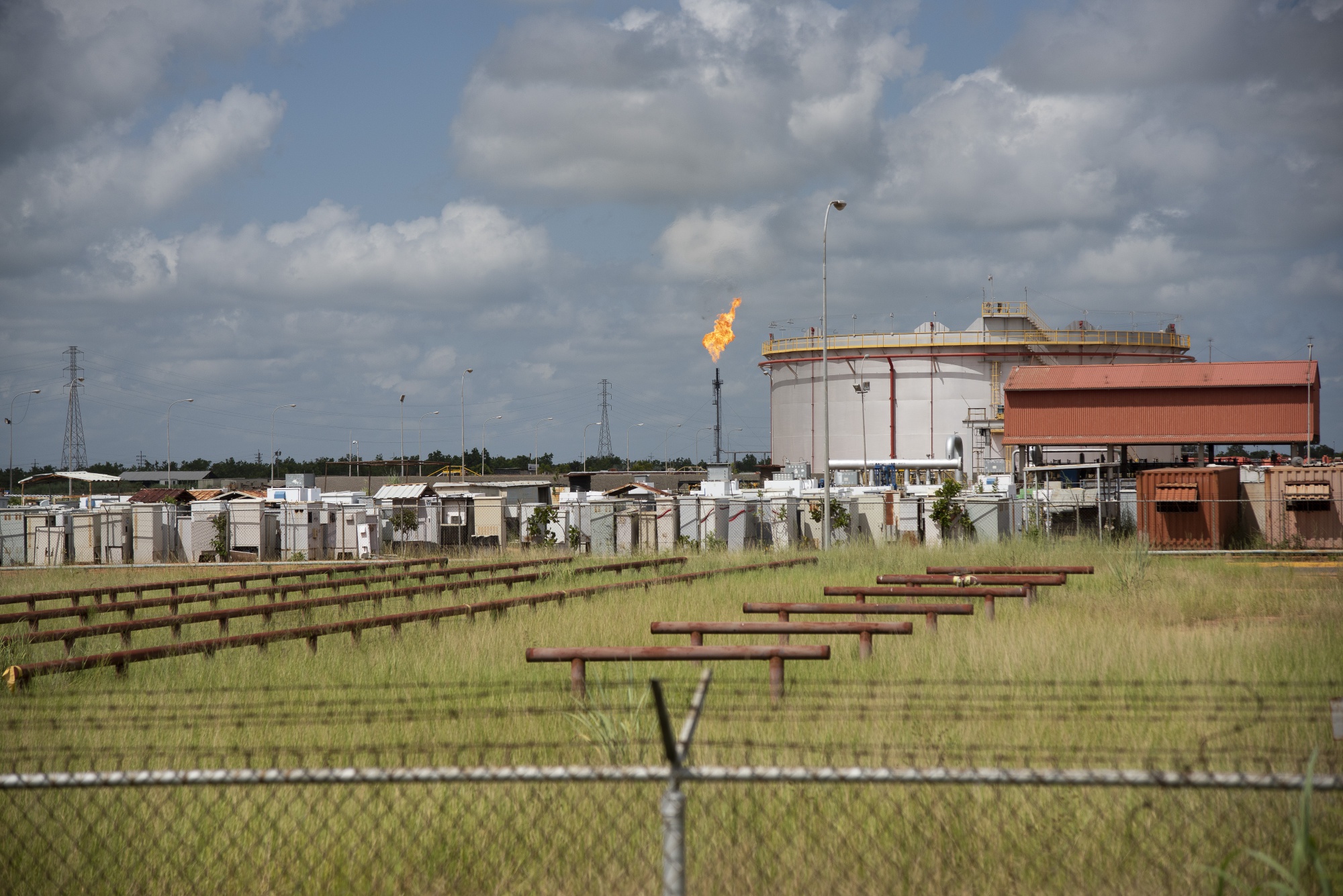 An oil storage tank stands at the PDVSA El Tigre facility in Venezuela.
