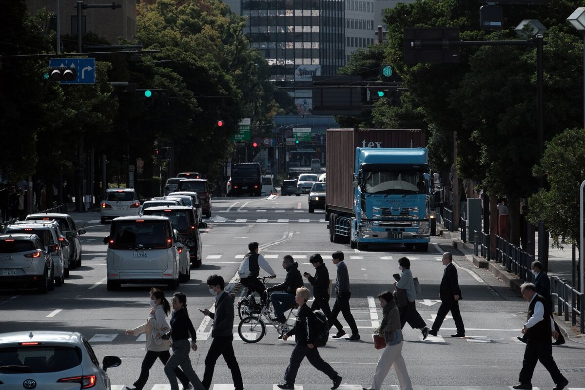 Japan Economy Shrinks More Than Expected, Supporting BOJ Easing