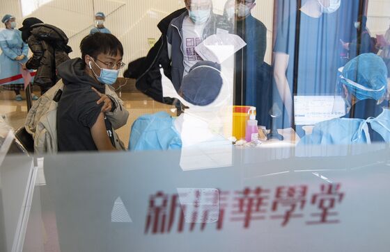 Xi Goes Mask-Free at NPC, Raising Questions Over Vaccination Status