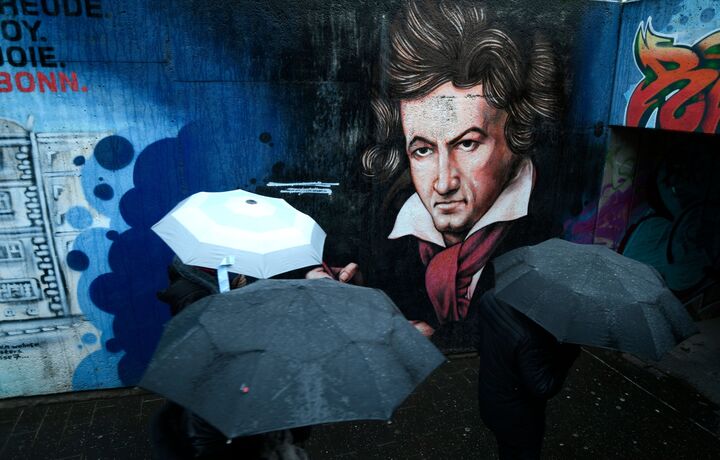 What Made Beethoven Sick? DNA From His Hair Offers Clues - Bloomberg