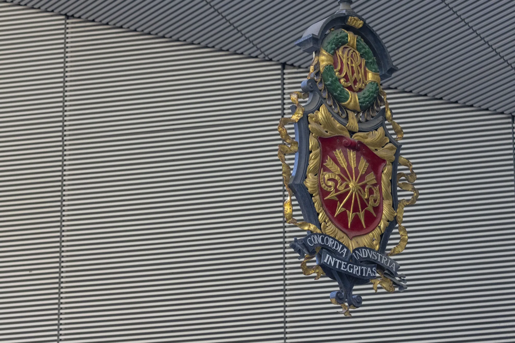 A family crest outside the Rothschild &amp; Co. offices in London.&nbsp;