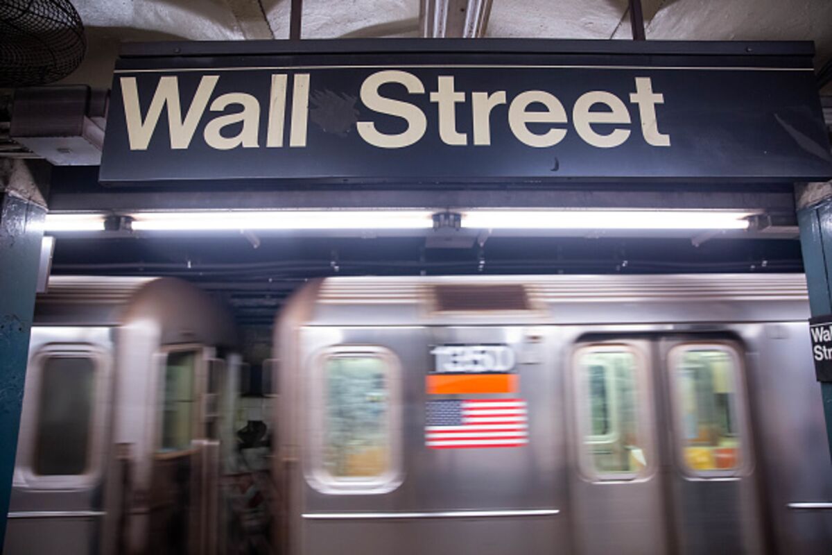 Your Evening Briefing: Markets Fall Again Thanks to Inflation, Energy Crisis thumbnail