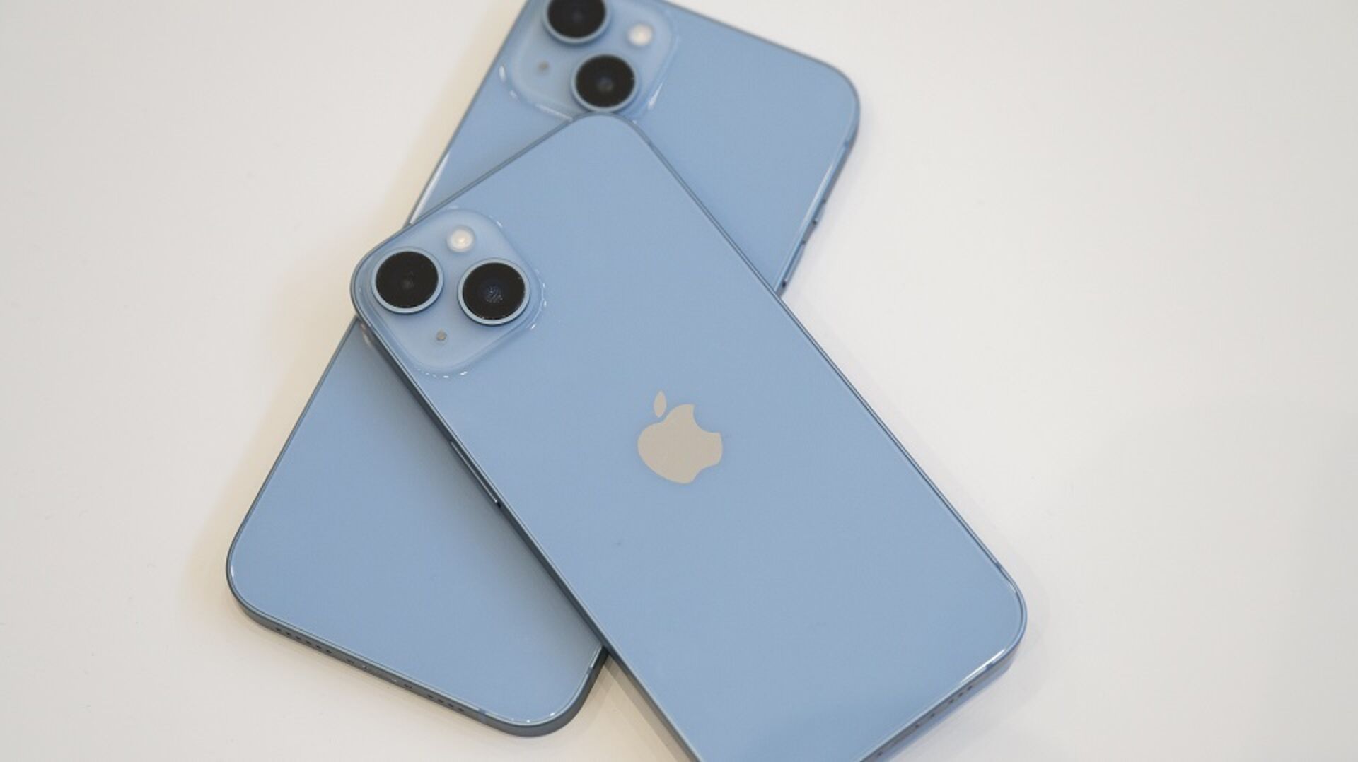Будет ли айфон мини. Iphone 11 Pro Max 2022. Айфон 12 мини. Айфон 12 и айфон 12 мини. Iphone 13 Mini и iphone 8.