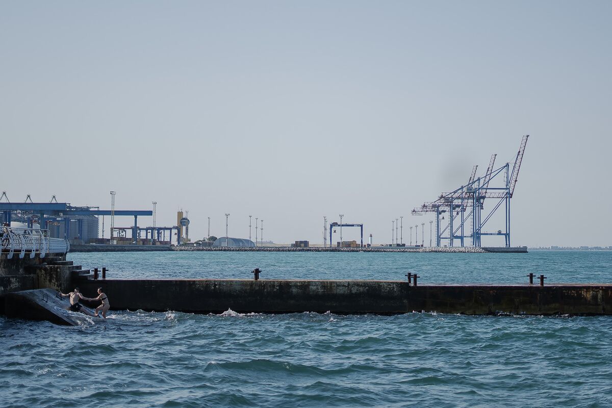 Ukraine Railway Seeks New Grain Routes as Russia Strikes Ports