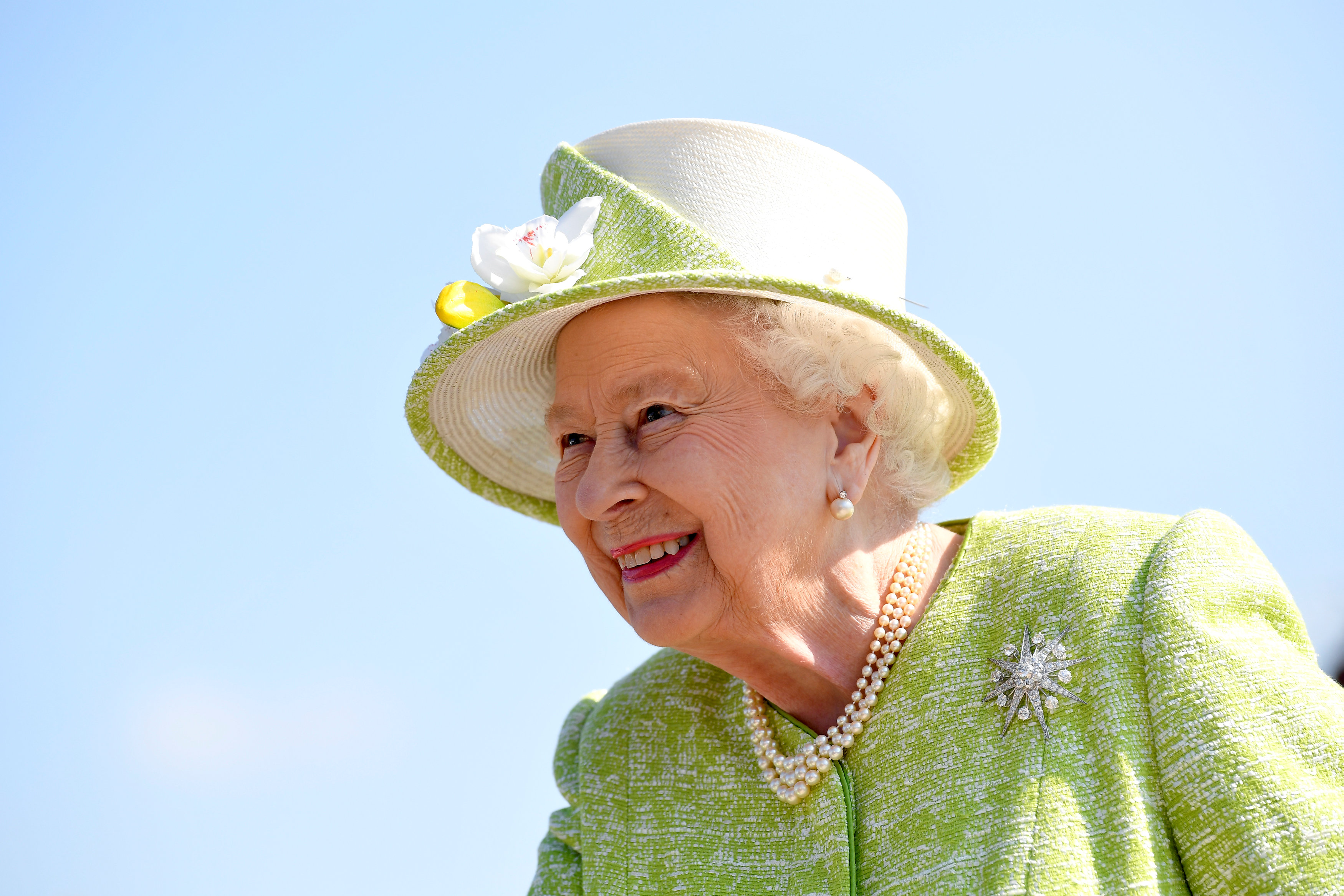 Platinum Jubilee: Gun salute marks 70 years of Queen's reign, UK News