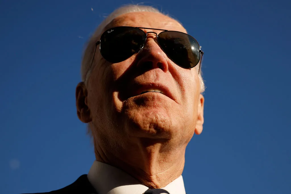 Do these glasses make him look younger?
