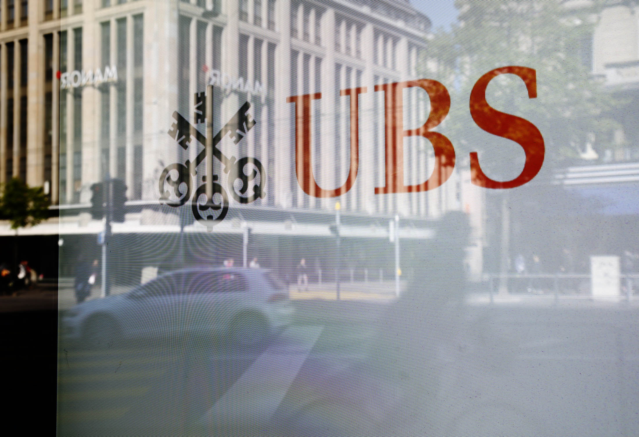 UBS Raises 637 Million for Europe Infrastructure Debt Fund Bloomberg