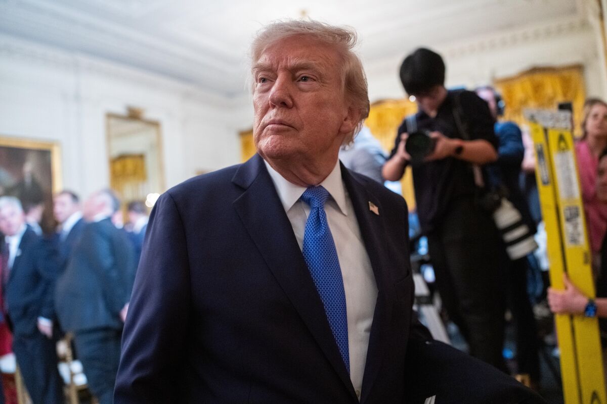 Trump Hints US Will Let Economic Pressure on Iran Do the Work