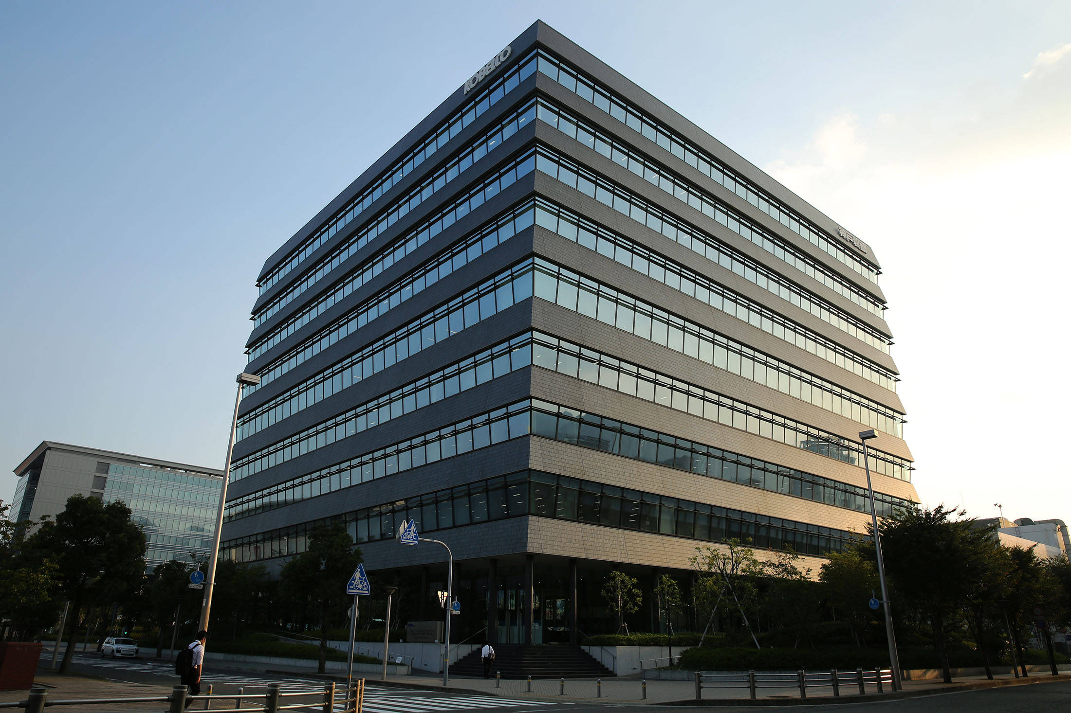 As Kobe Steel Reels, Even Breaking Up Company May Not Be Enough Bloomberg