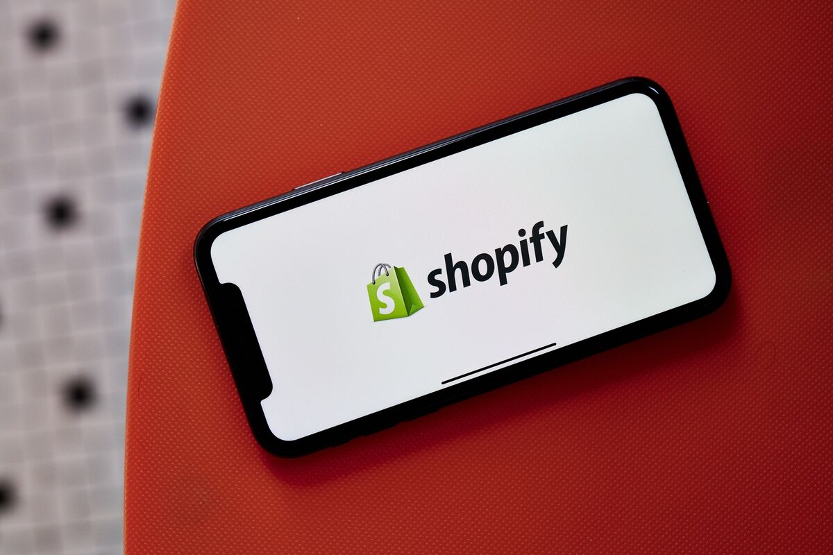 Shopify changes its compensation practices to let staff choose a mix of cash, restricted stock units, and stock options; Shopify stock is down 75% in 2022 (Stefanie Marotta/Bloomberg)