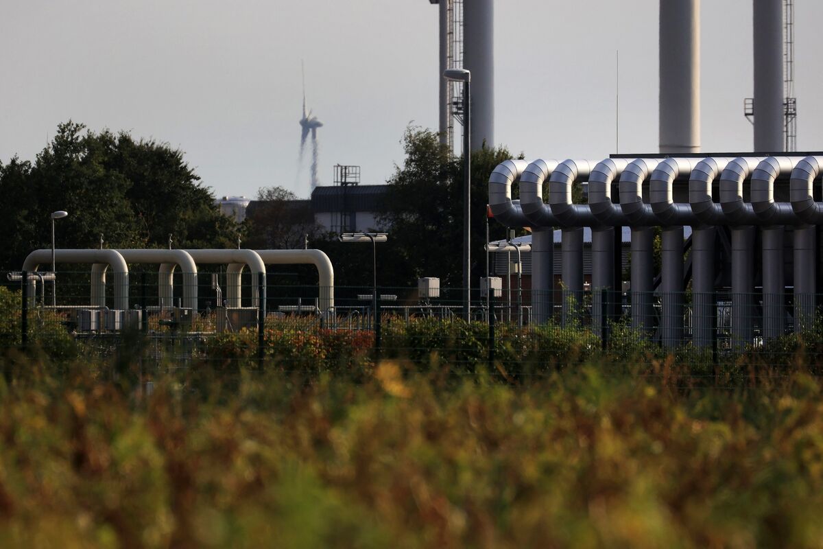 Europe Gas Drops as Nations Ramp Up Measures to Ease Crisis
