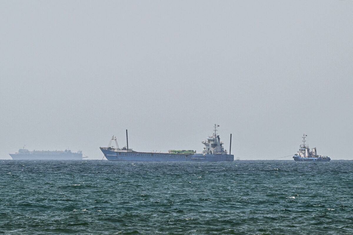 Two More Oil Supertankers Exit Hormuz to Help Push Up Flows