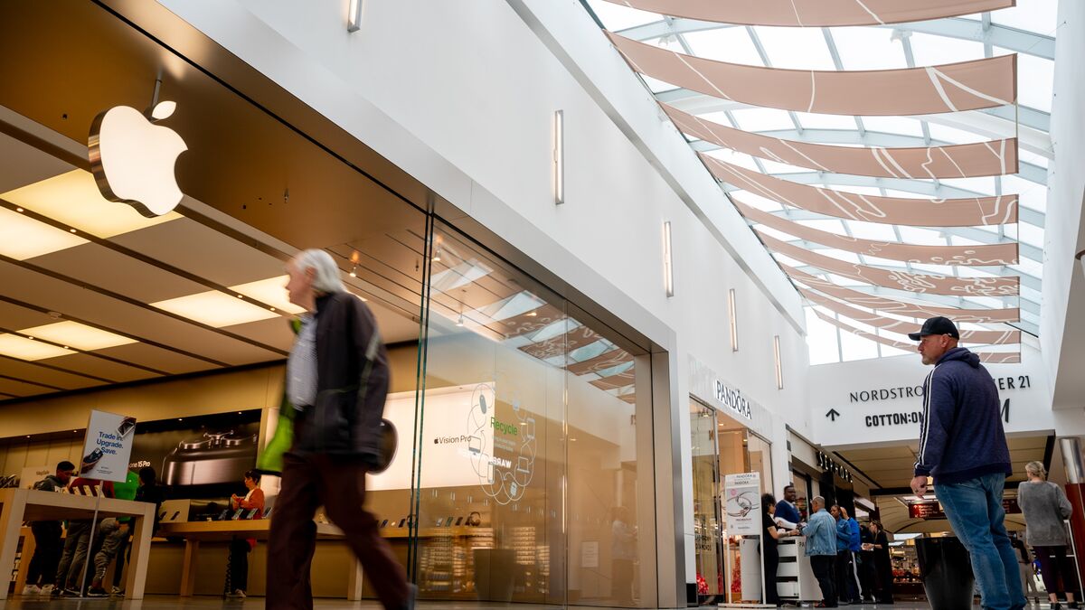 Apple Accused of ‘Union Busting’ Over Store Closure